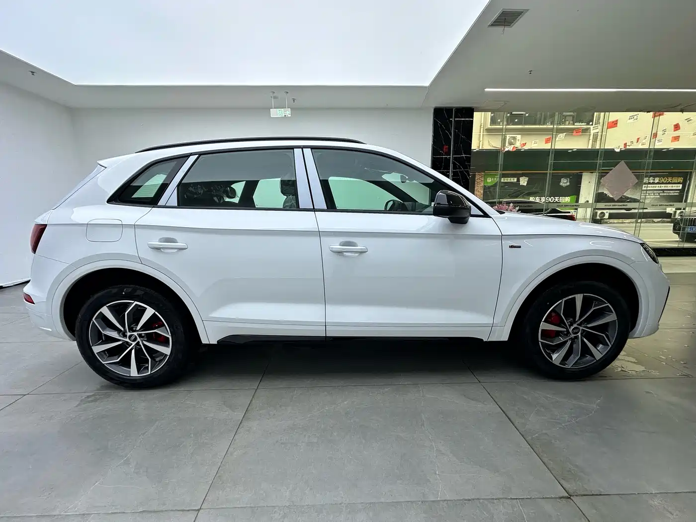 Audi Q5L 2024 Model 40 TFSI Luxury Dynamic фото 6