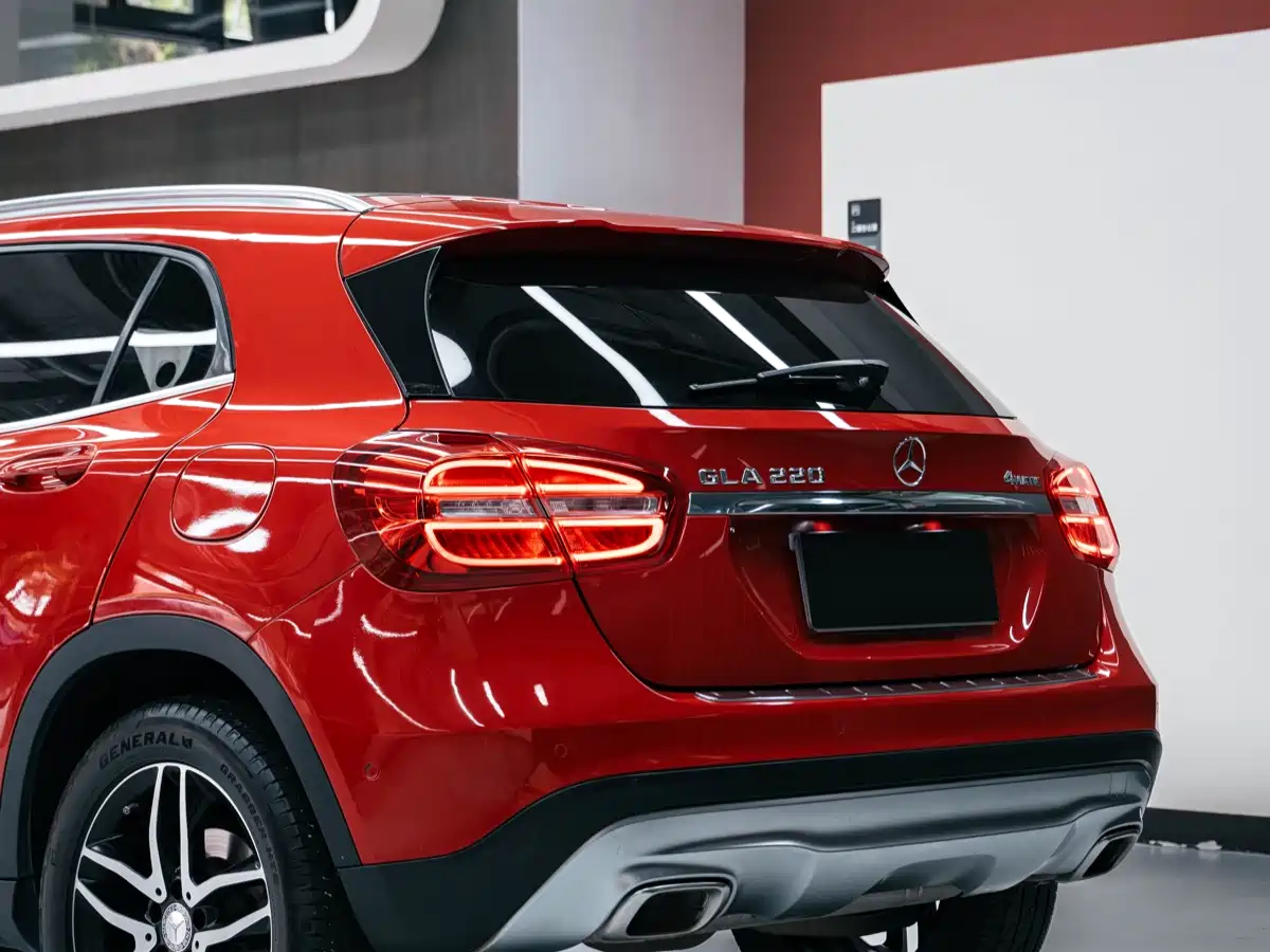 Mercedes-Benz GLA 2015 GLA 220 4MATIC Fashion Edition фото 8