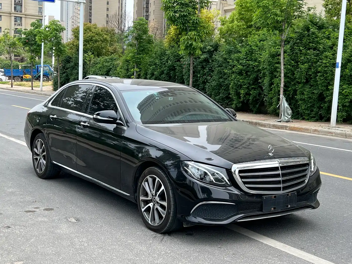Mercedes-Benz E-Class 2017 E 300 L Luxury фото 3
