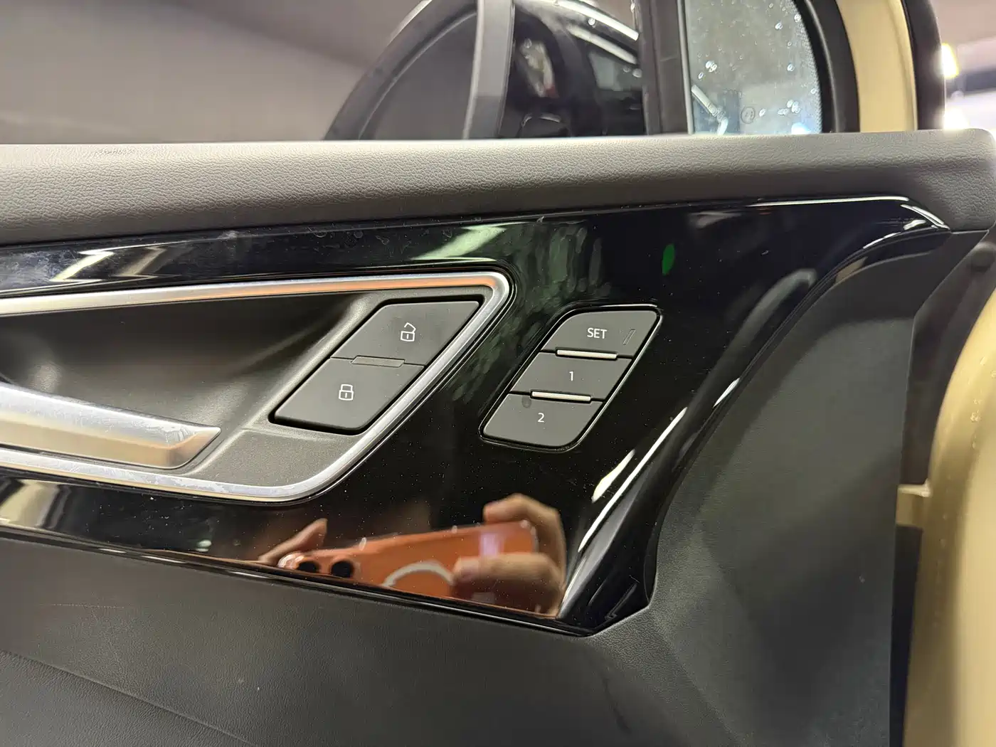 Photo 19 - Audi Q4 e-tron