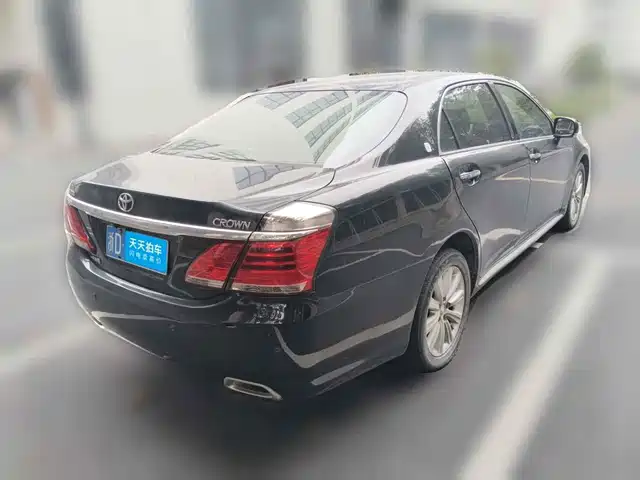 Toyota Crown 2012 2.5L Royal Leather Edition — фото 2
