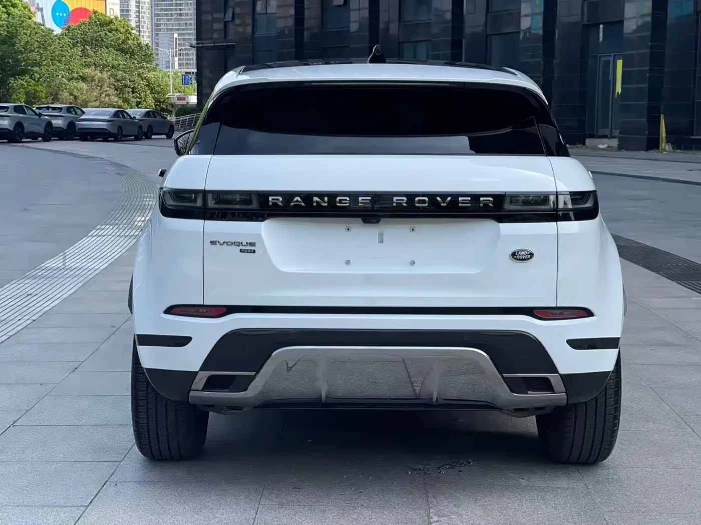 Land Rover Range Rover Evoque 2023 Range Rover Evoque L 249PS Luxury Edition фото 5