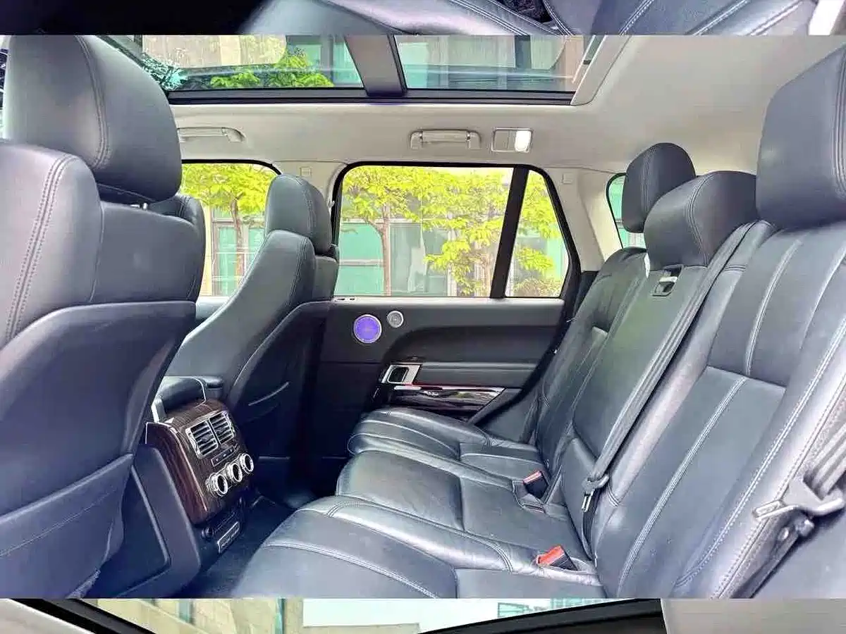 Photo 8 - Land Rover Range Rover