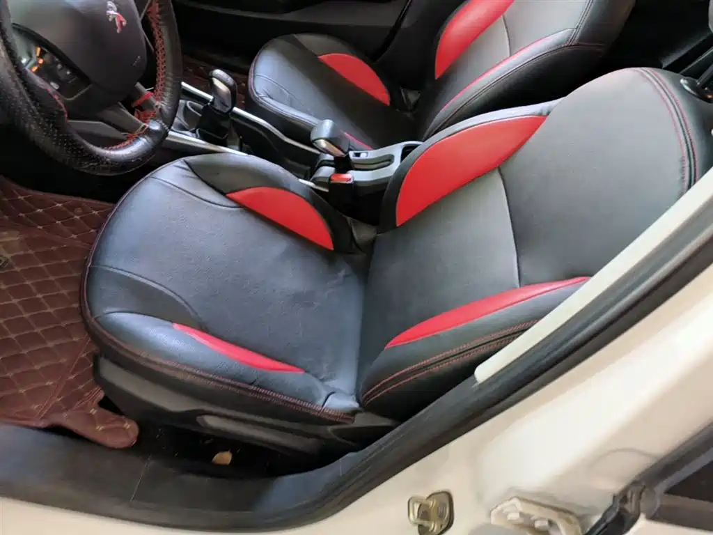 Peugeot 2008 2014 1.6L Manual Fashion Edition фото 22