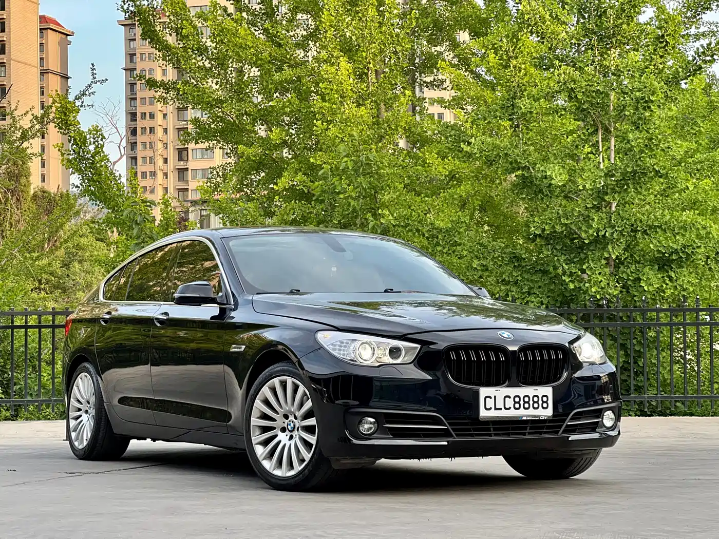 BMW 5 Series GT 2014 535i Leading фото 4