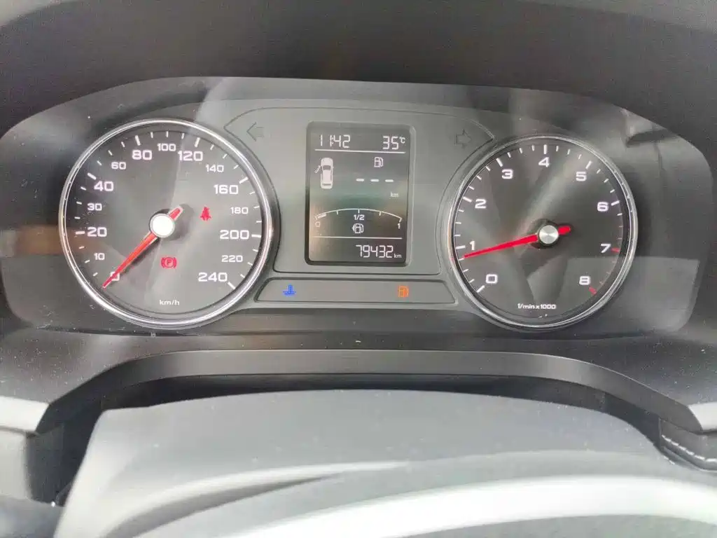 Фото 4 - Roewe i6