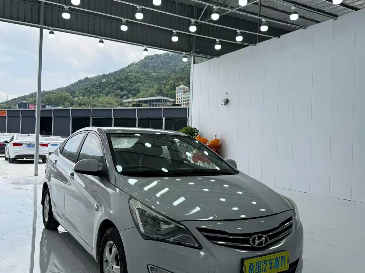 Hyundai Verna 2014 1.4L Manual Smart GLS фото 3