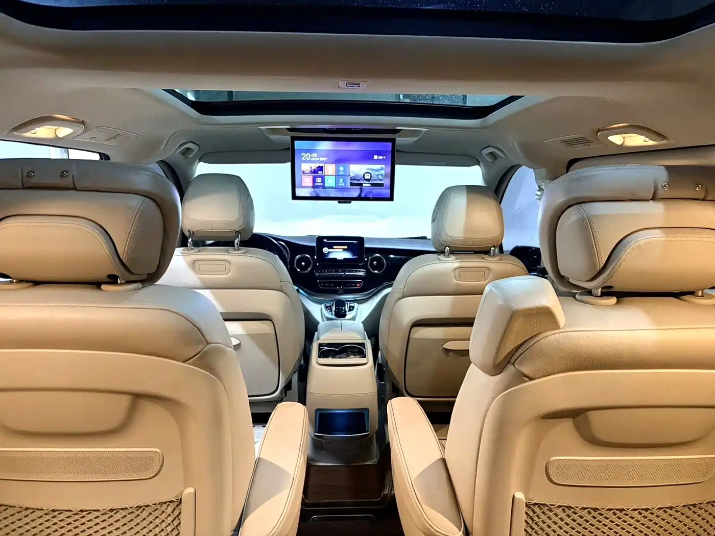 Mercedes-Benz V-Class 2017 Model V 260 L Premium Extended Edition фото 6