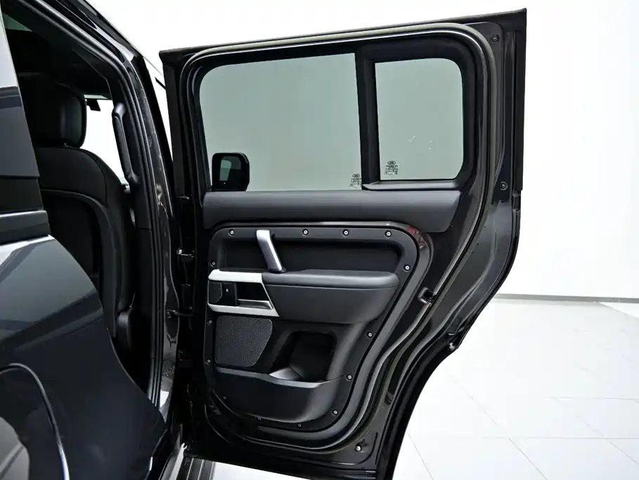 Фото 21 - Land Rover Defender