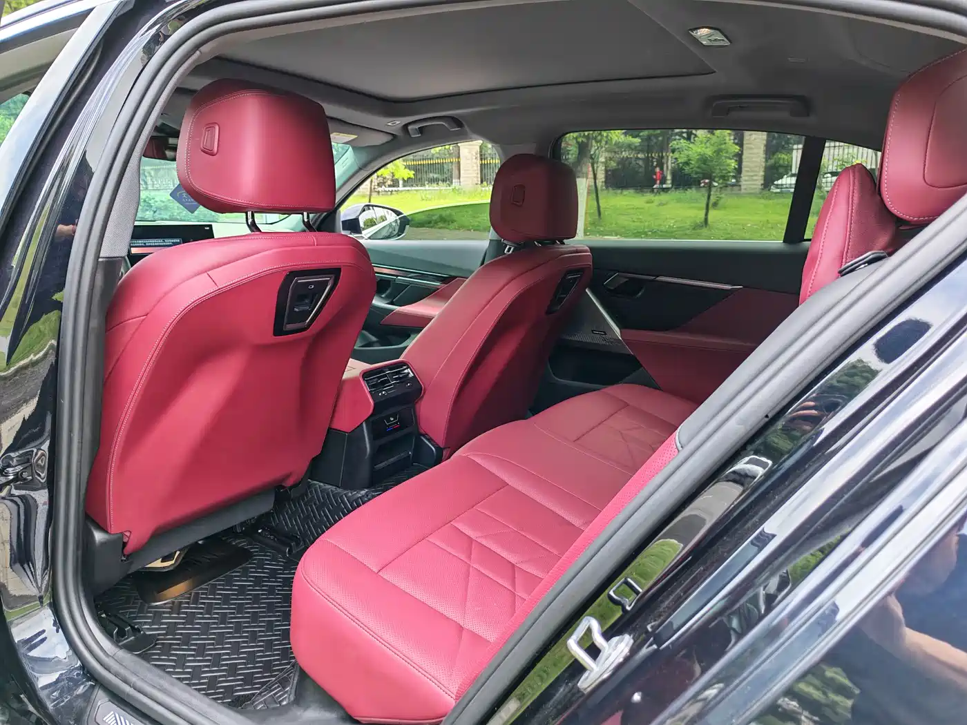 BMW 5 Series 2025 530Li xDrive M Sport Package фото 6