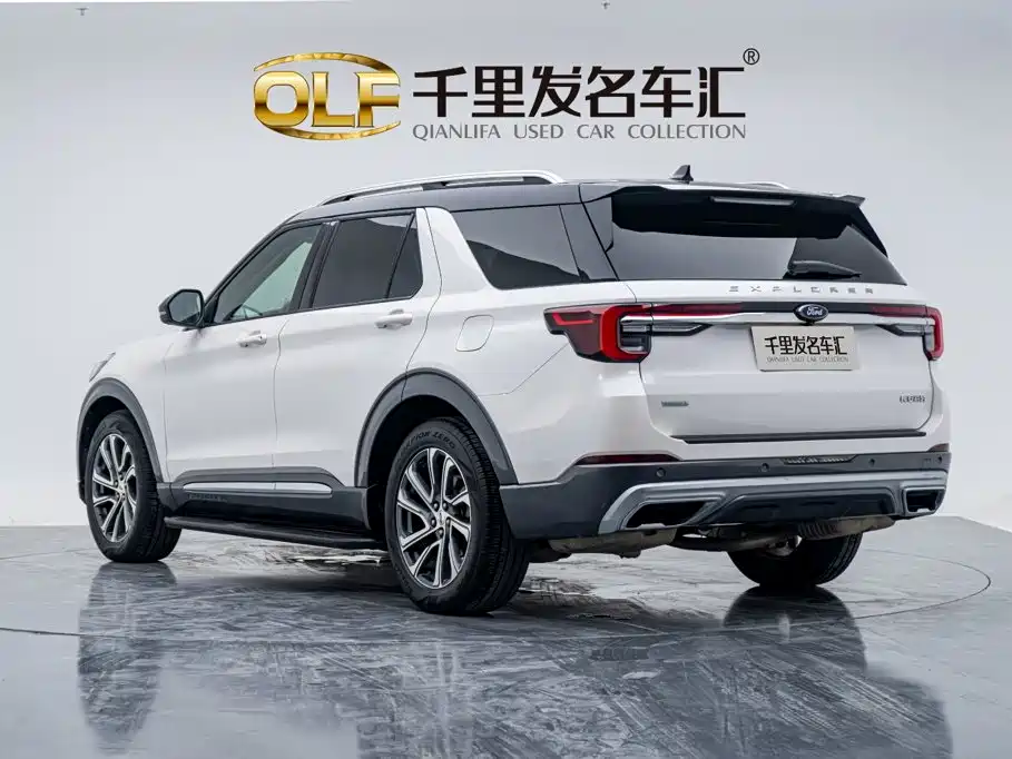 Photo 5 - Ford Explorer