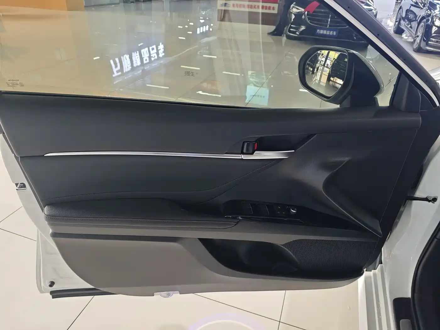 Toyota Camry 2021 Hybrid 2.5HG Luxury Edition фото 13