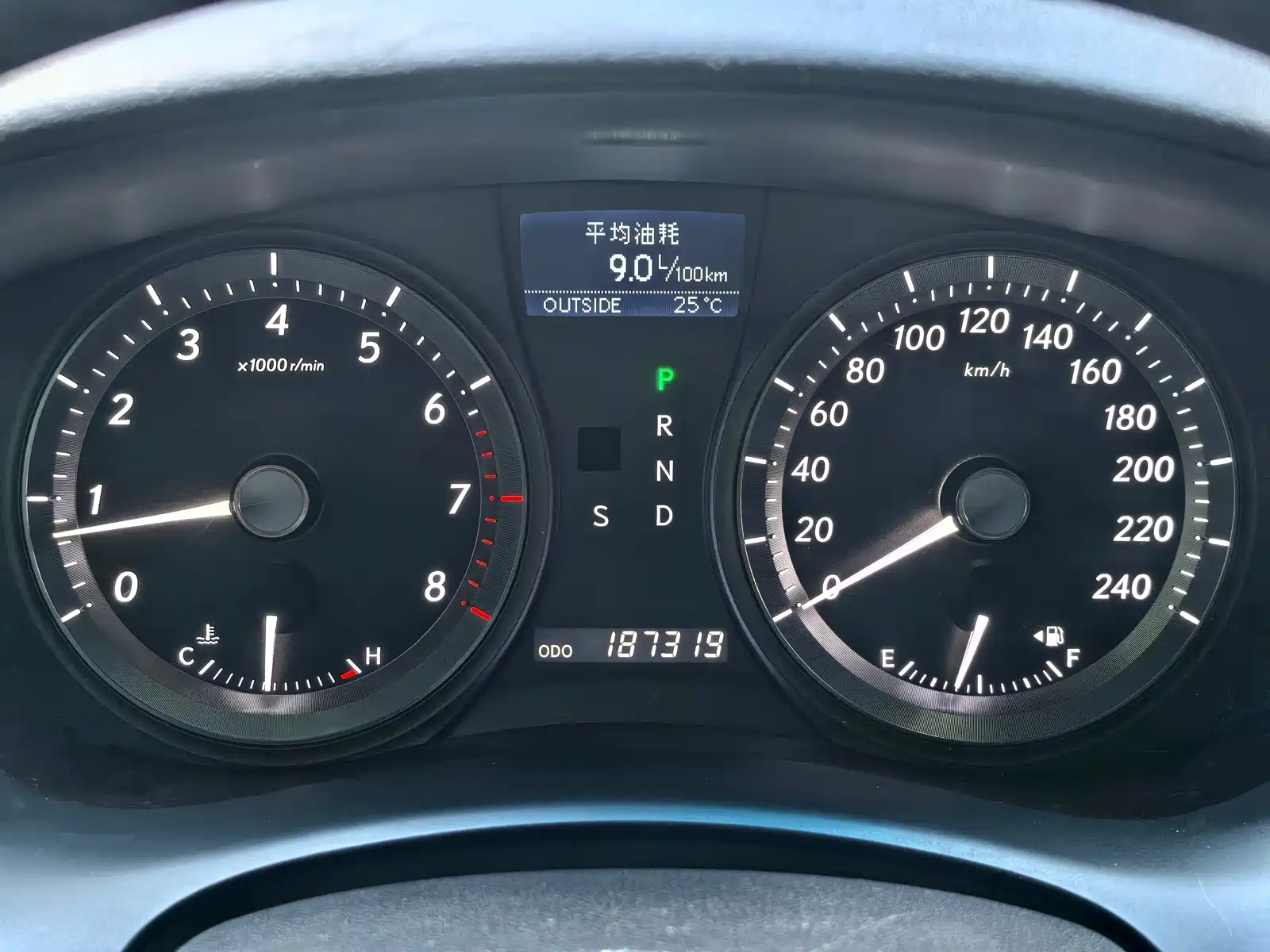 Фото 31 - Lexus ES