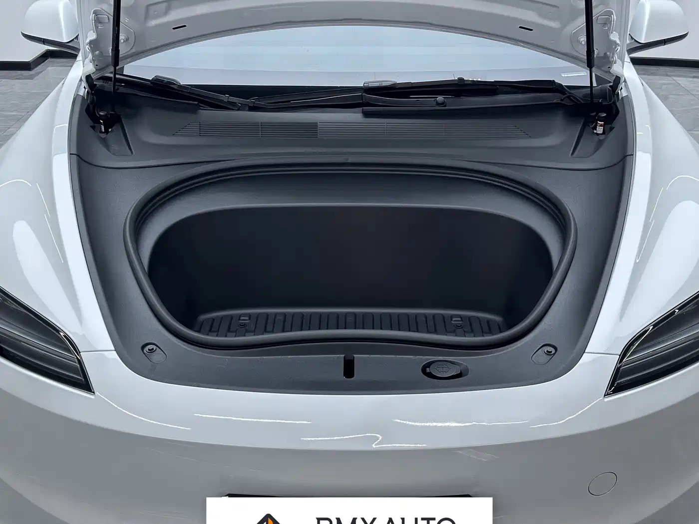 Tesla Model 3 2026 2025 Model Year Facelift Rear-Wheel Drive