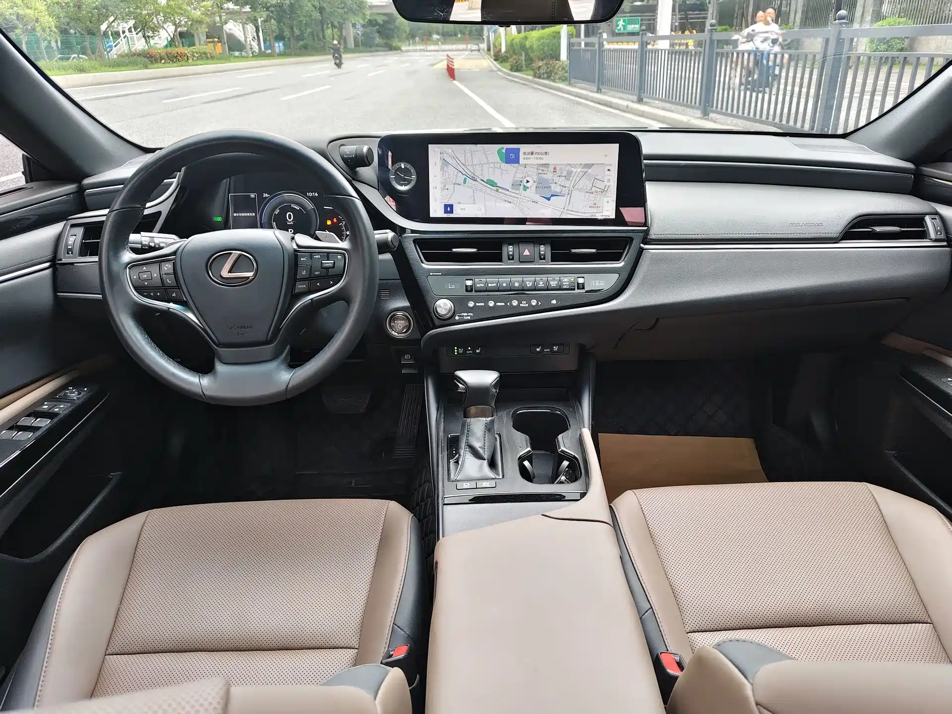 Фото 8 - Lexus ES