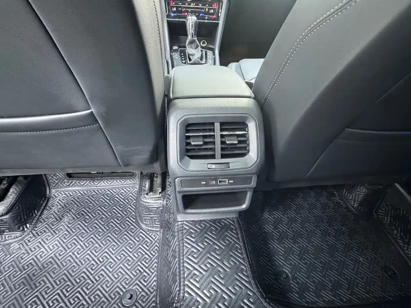 Volkswagen Tharu 2022 280TSI FWD Luxury Edition фото 16