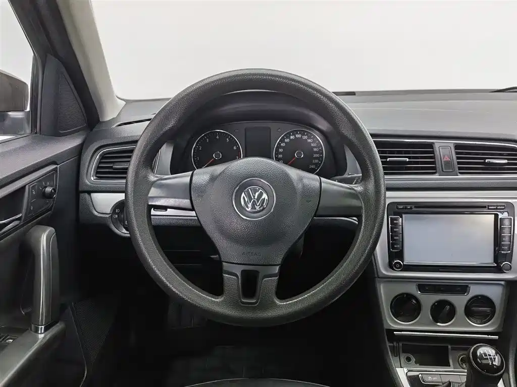 Volkswagen Lavida Tour 2013 1.6L Manual Comfort фото 11