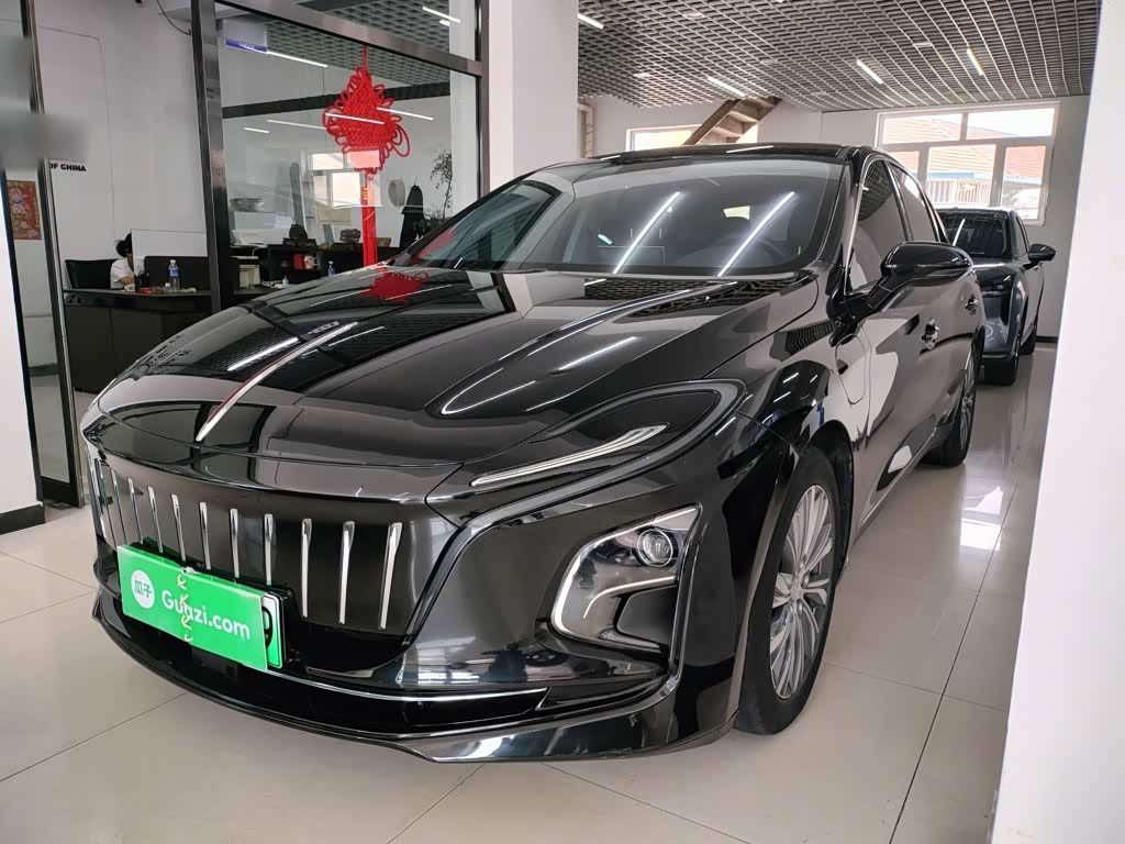 Hongqi E-QM5