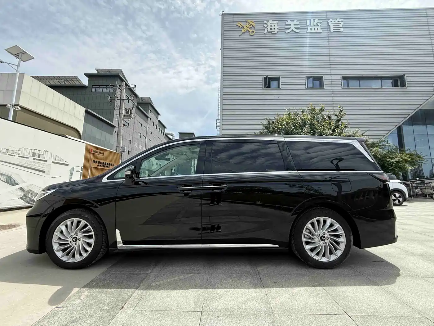 Voyah Auto Voyah Dreamer 2024 PHEV Ultra Long Range Premium Edition фото 4