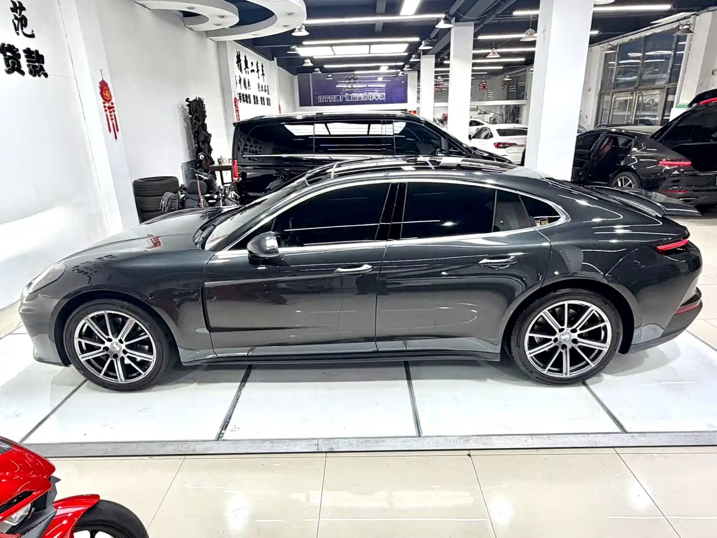 Photo 7 - Porsche Panamera