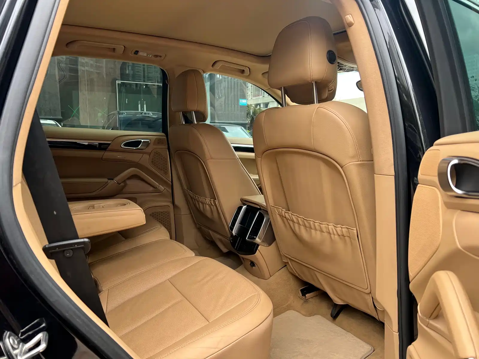 Photo 8 - Porsche Cayenne