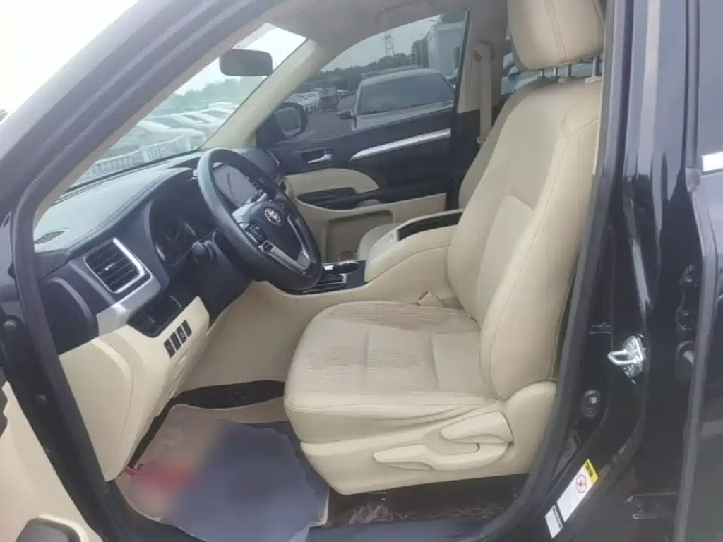Фото 15 - Toyota Highlander