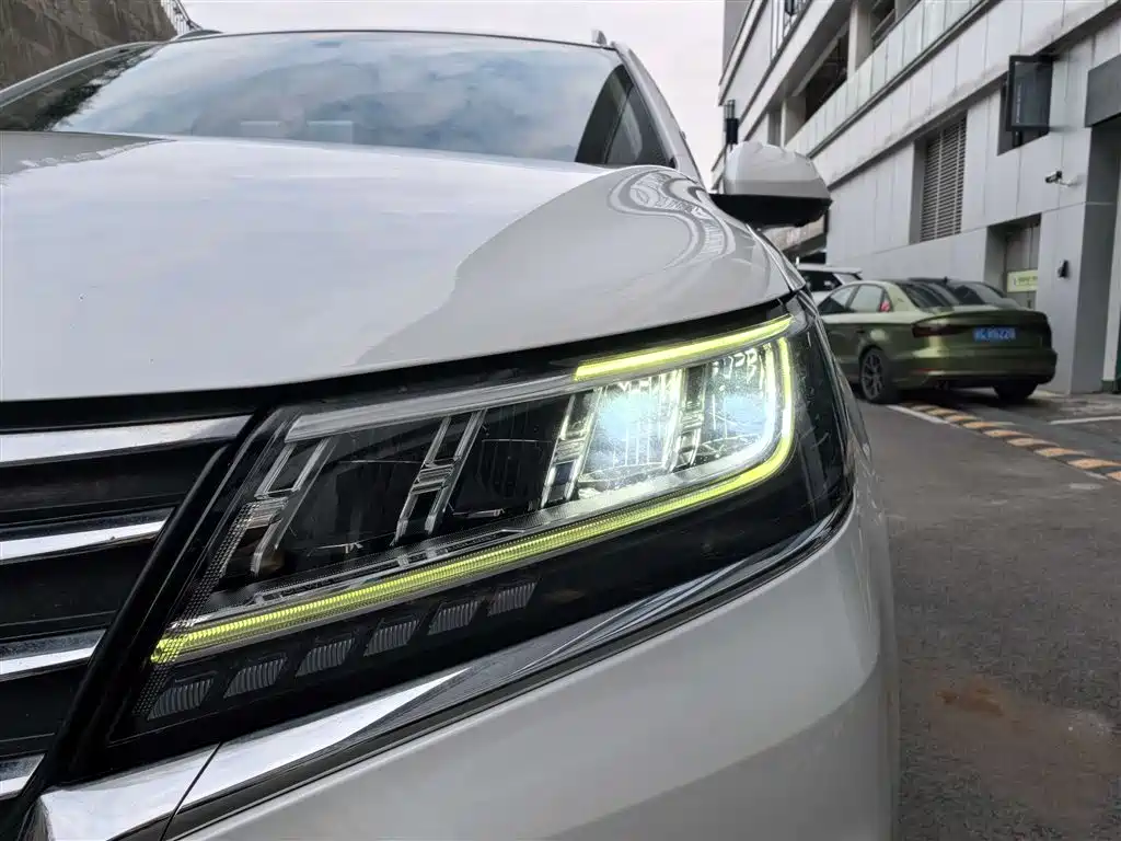 ROEWE RX5 NEW ENERGY