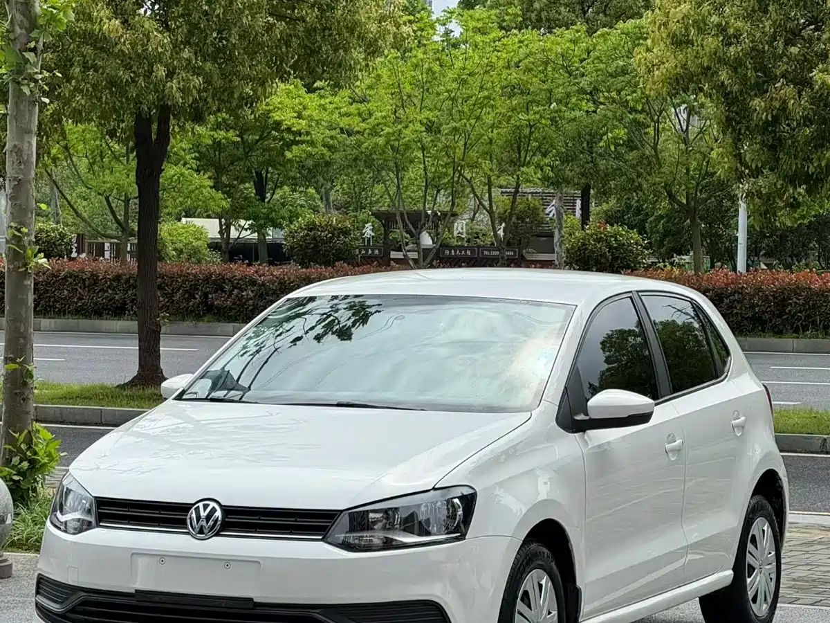 Volkswagen Polo 2016 1.4L Manual Trend фото 2