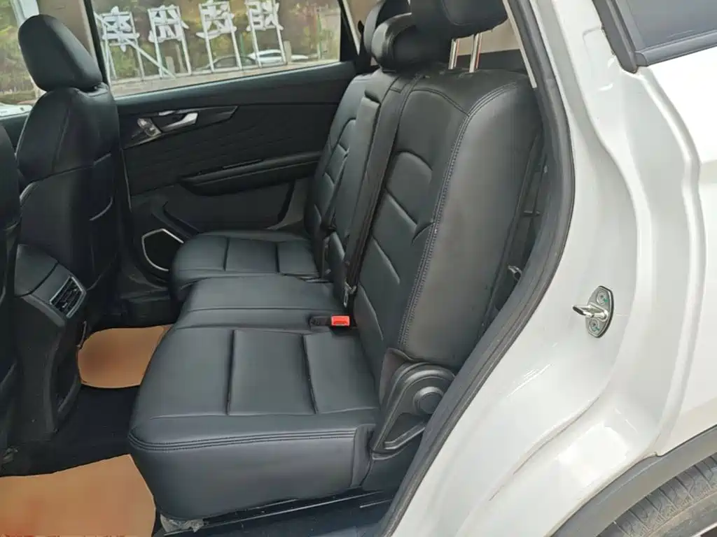 Sinotruk VGV VGV U70 2020 2020 Model 1.5T Manual Comfort 7-Seater
