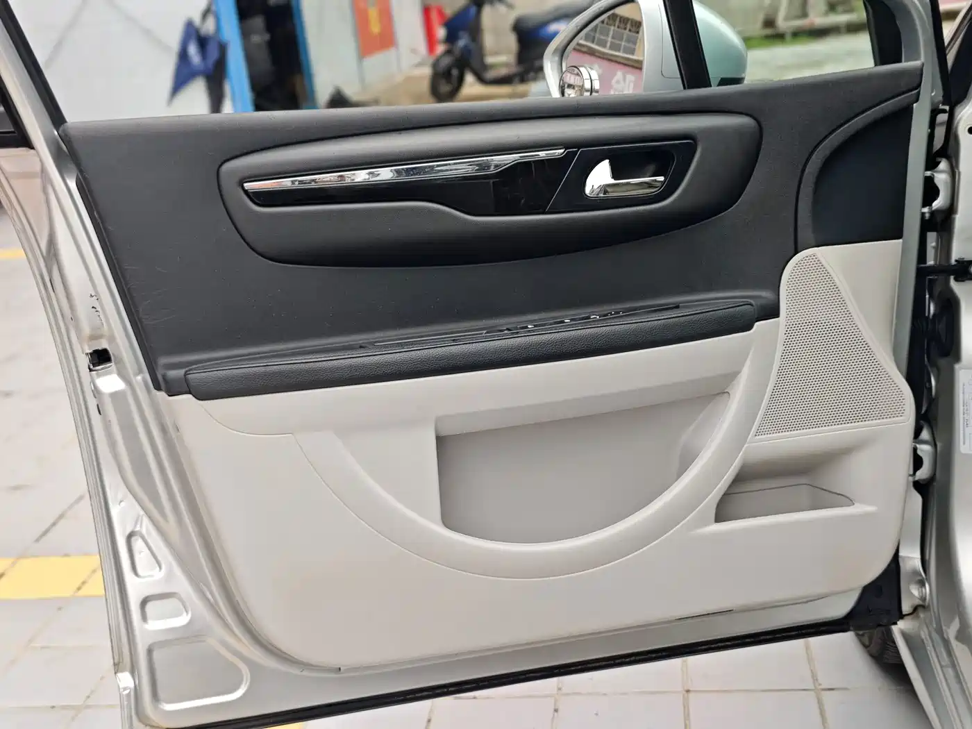 Citroën C-Quatre 2014 2013 Model Sedan 1.6L Manual Premium Style