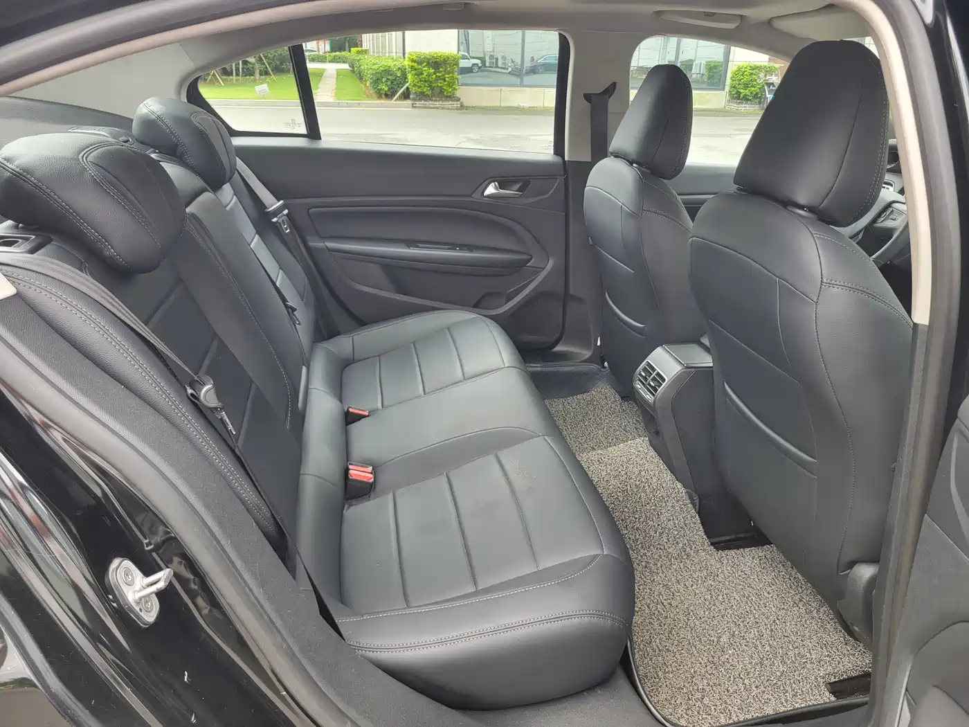 Peugeot 408 2015 Model 1.2T Automatic Luxury Edition фото 17