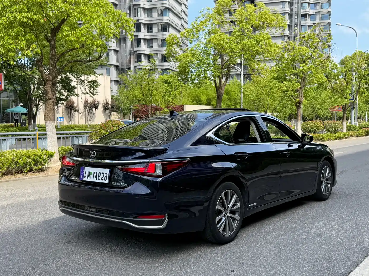 Lexus ES 2018 300h Excellence Edition China V фото 6