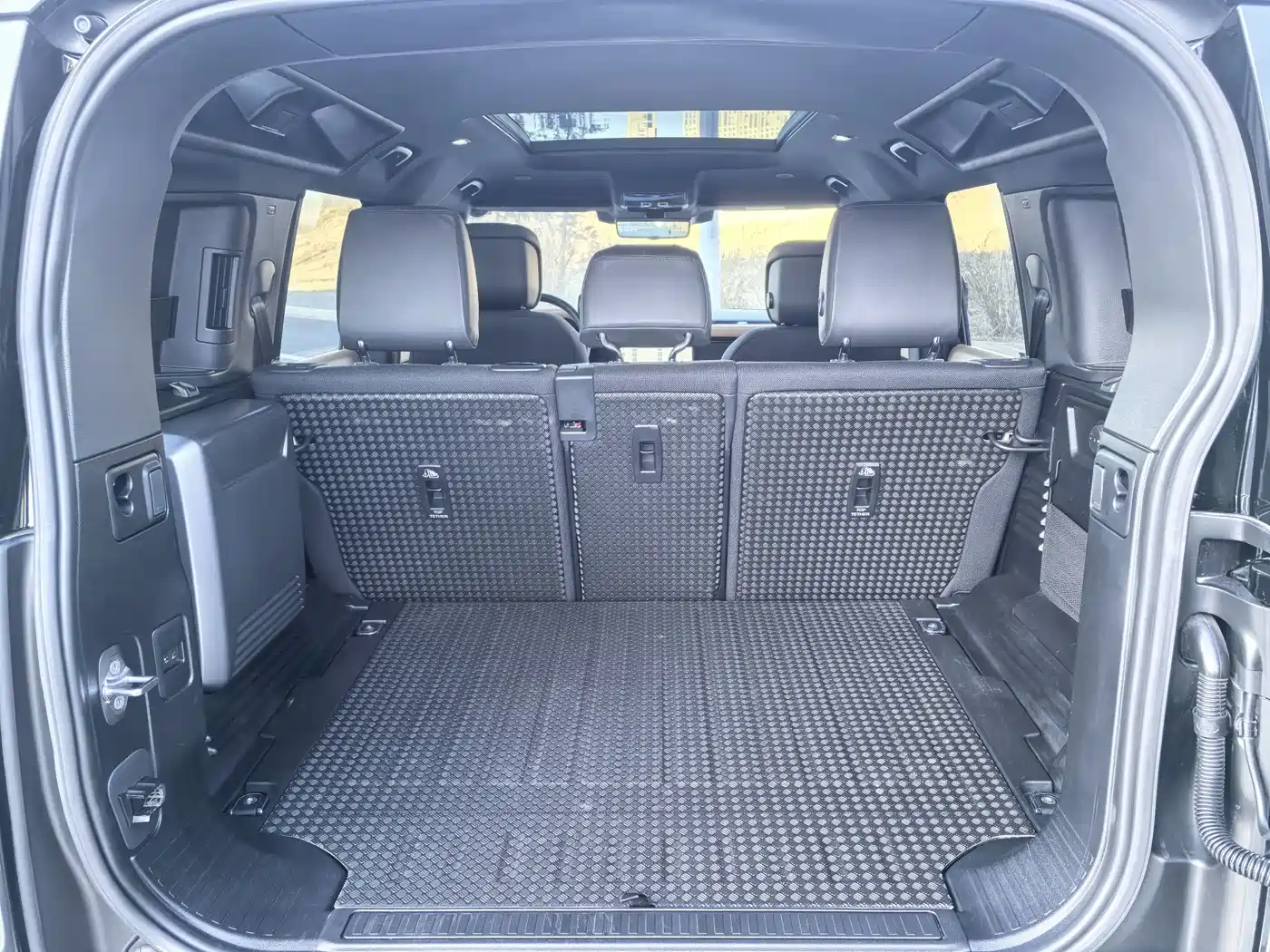 Land Rover Defender 2024 110 3.0T P400 X фото 16