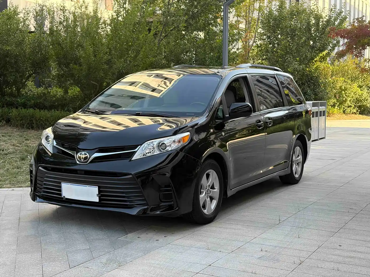 Toyota Sienna 2019 2018 Base Model