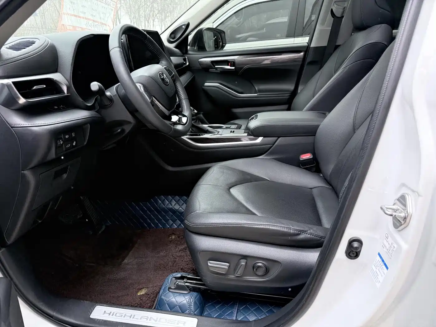 Toyota Highlander 2022 Dual Engine 2.5L 4WD Supreme Edition 7-Seater фото 8