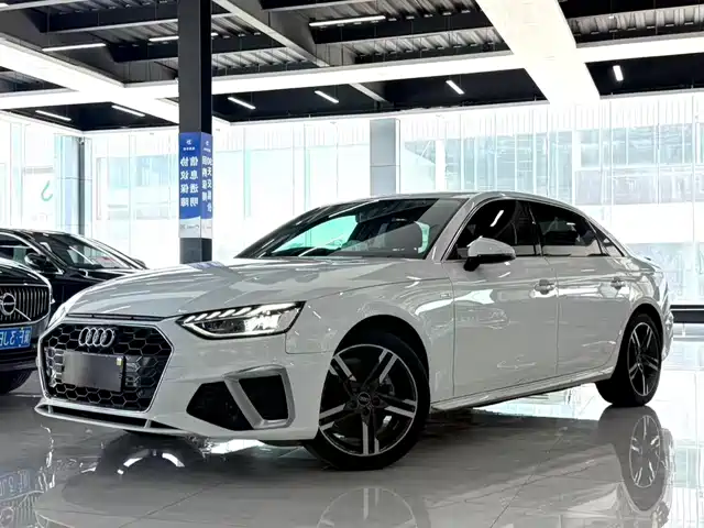 Audi A4L 40 TFSI, Стиль Драйв