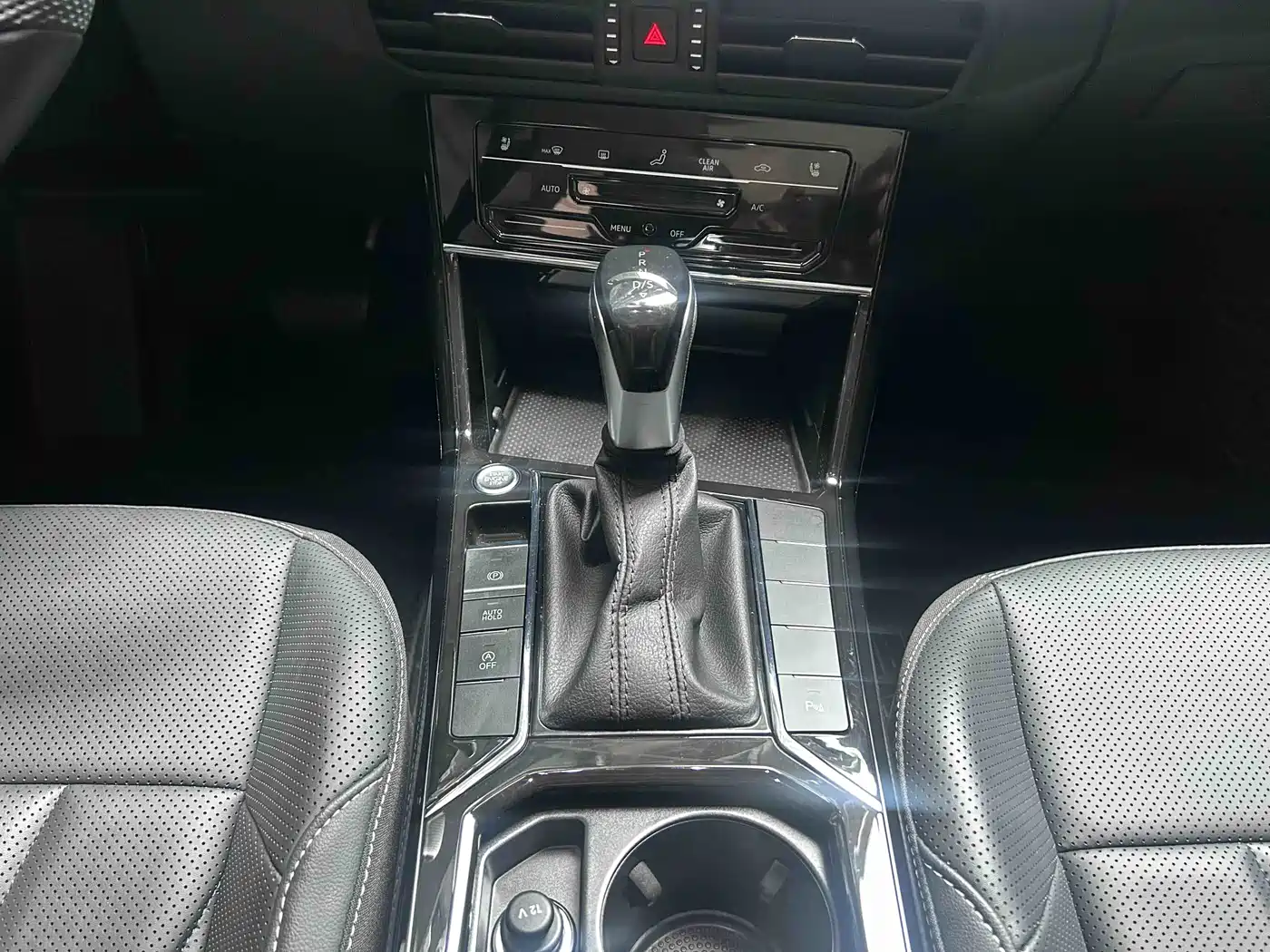 Volkswagen Passat 2025 Outstanding 380TSI Dragon Soaring Edition фото 5