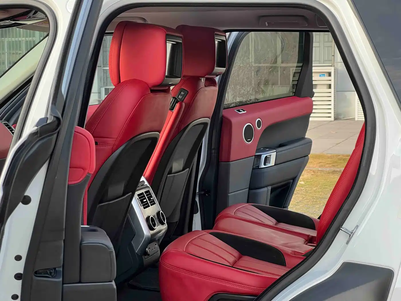 Land Rover Range Rover Sport 2021 3.0 L6 Gloss Black Edition фото 16