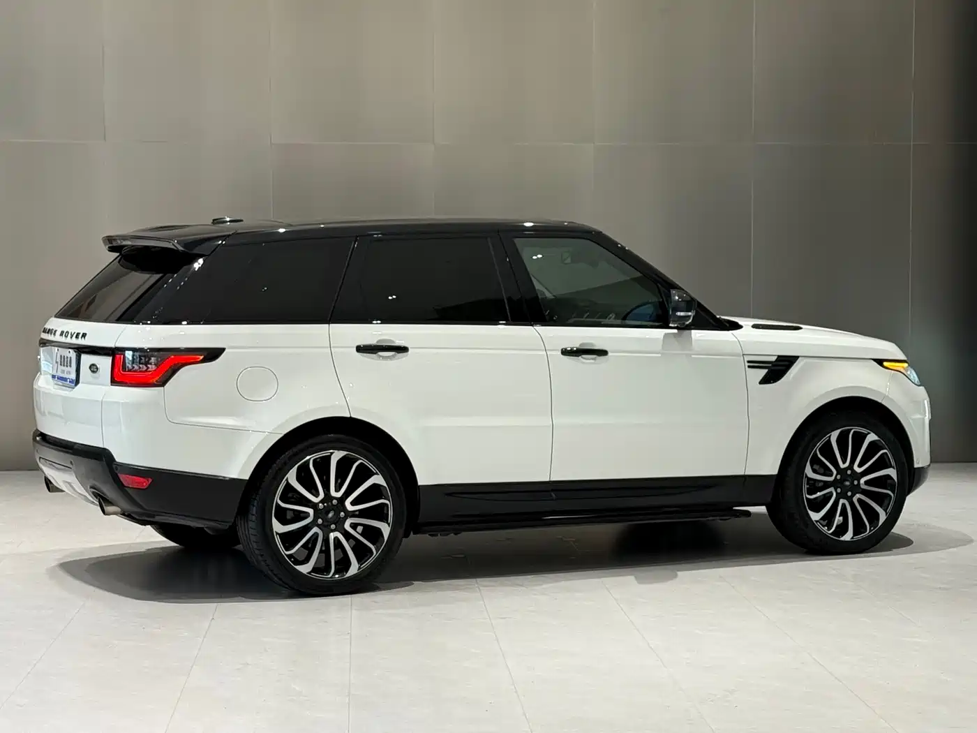 Land Rover Range Rover Sport 2014 3.0 SC V6 Trendsetting Genesis Edition фото 3