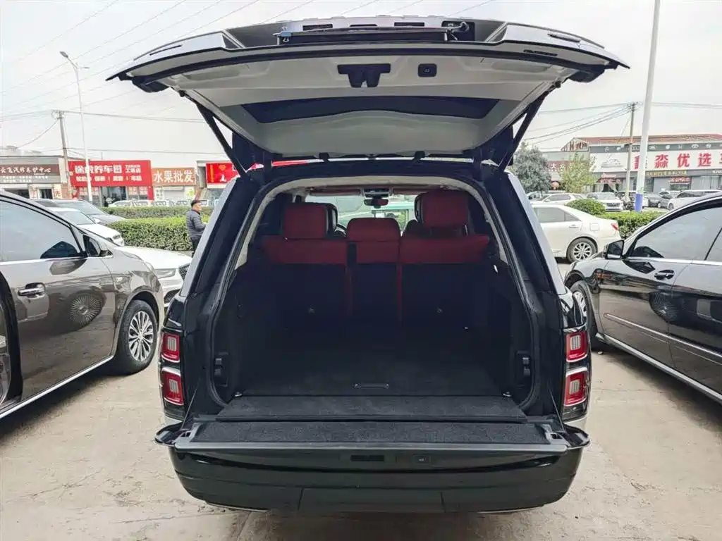 Land Rover Range Rover 2021 3.0 L6 Golden Age Edition фото 11