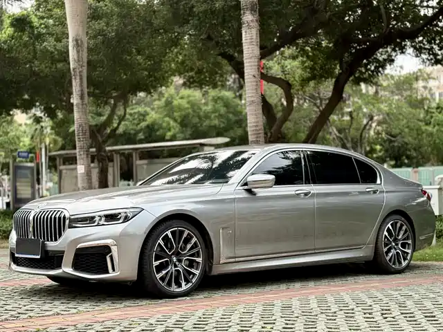 BMW 7 SERIES