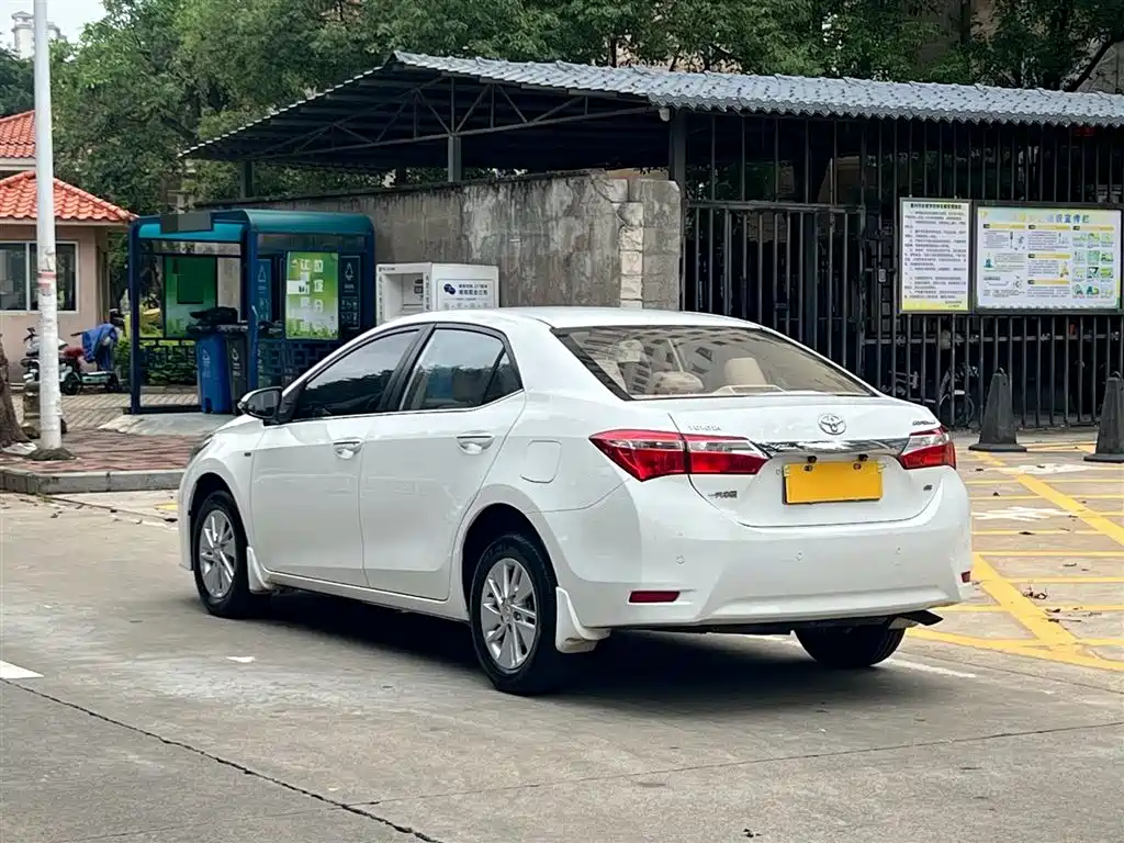 Toyota Corolla 2014 1.6L CVT GL фото 9