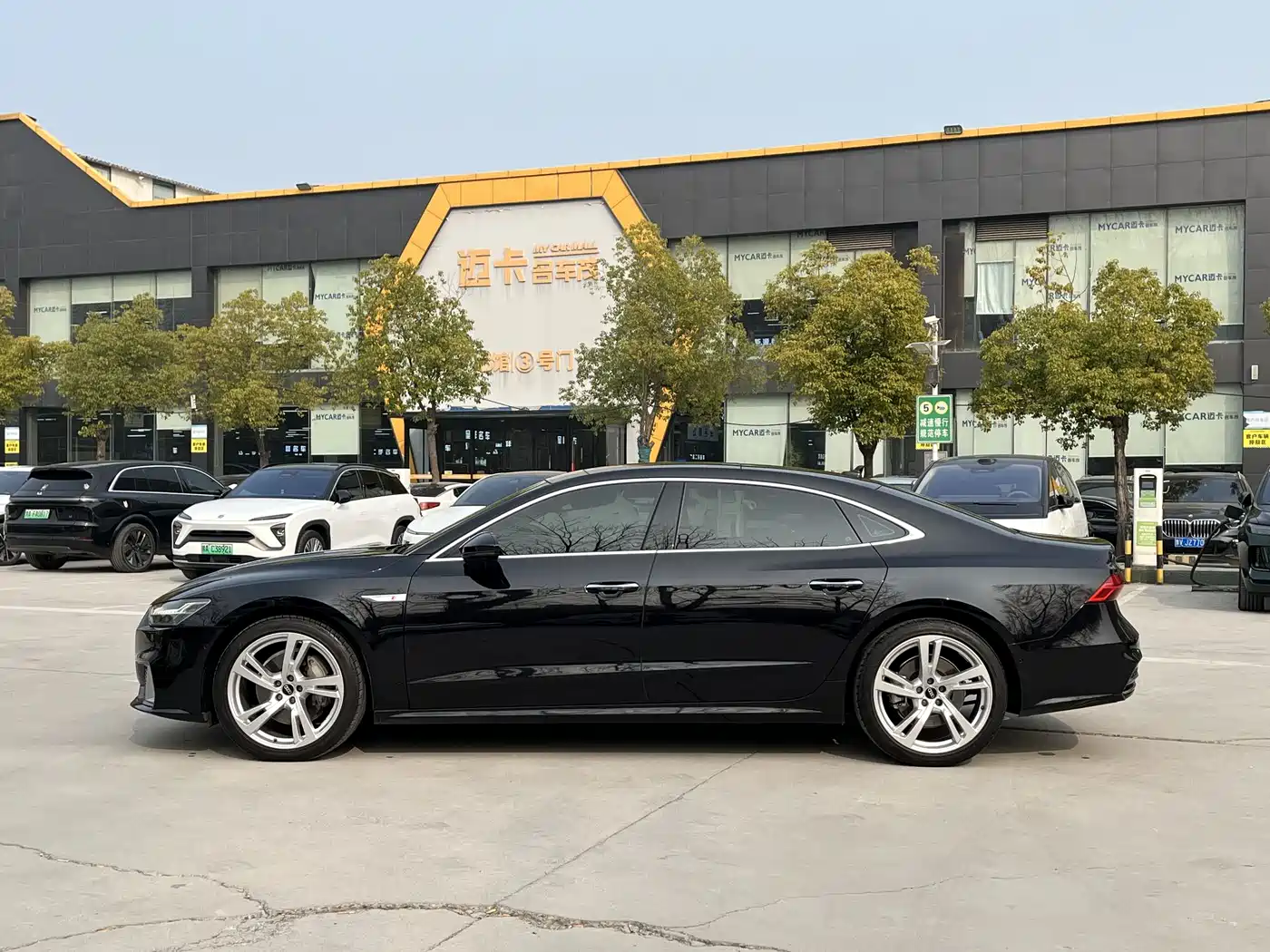 Audi A7L 2024 45TFSI quattro S-line Vision Edition Crystal Package фото 5