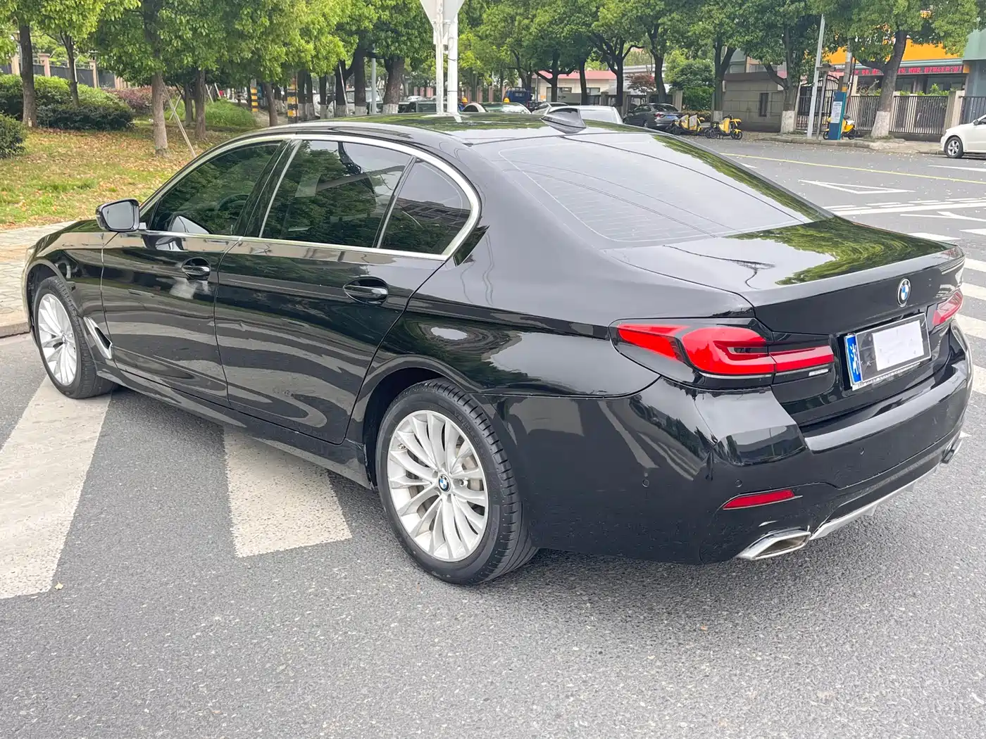 BMW 5 Series 2021 525Li M Sport Package фото 10