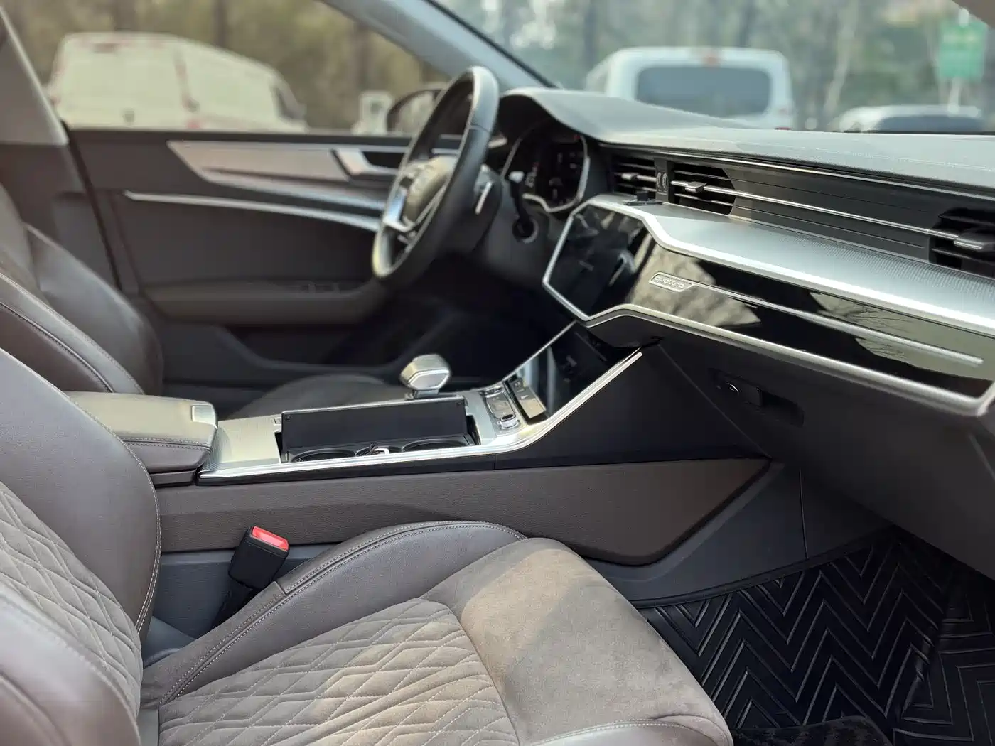 Audi A7L 2024 45TFSI quattro S-line Vision Edition Crystal Package фото 11
