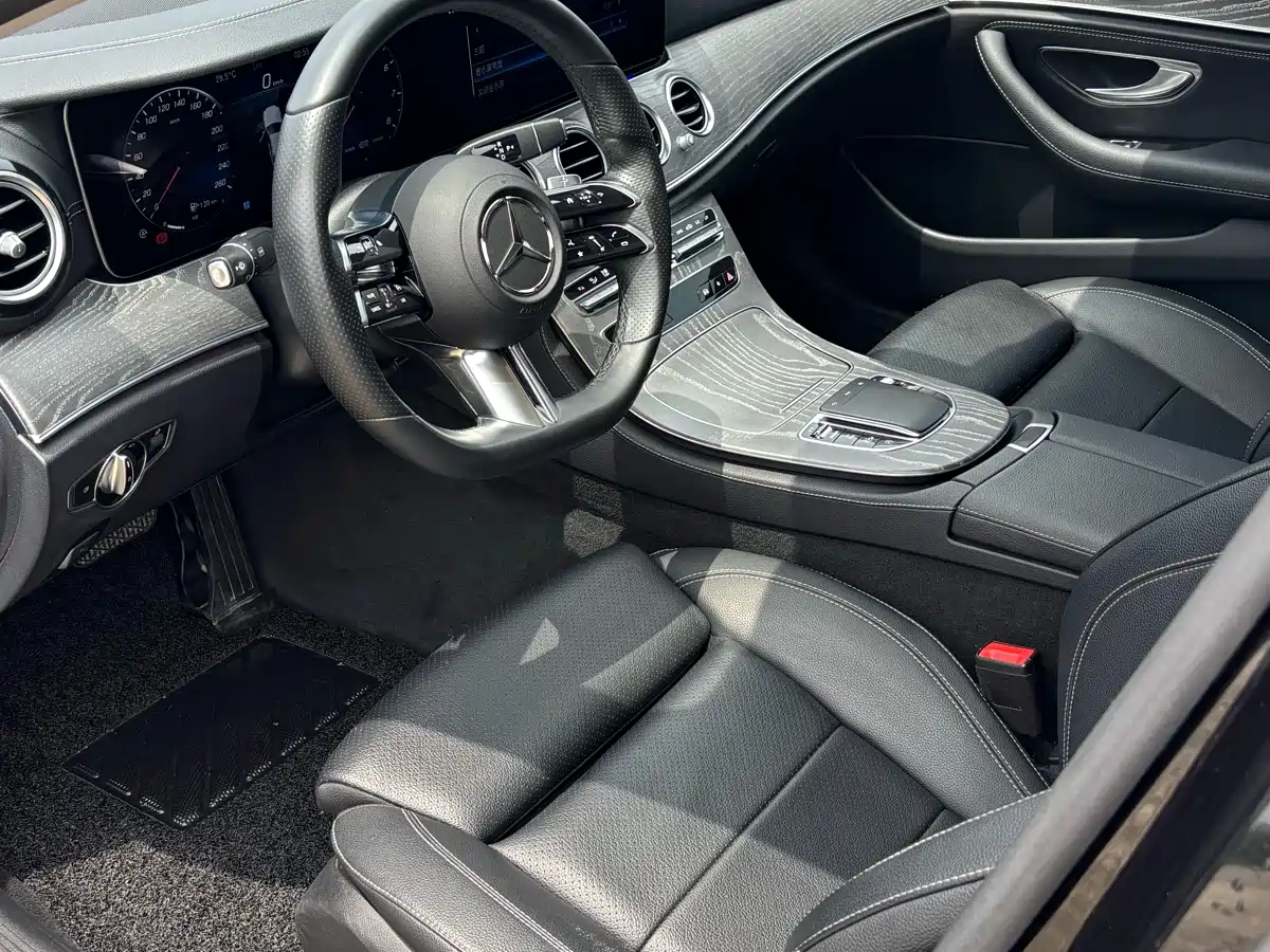 Фото 8 - Mercedes-Benz E-Class
