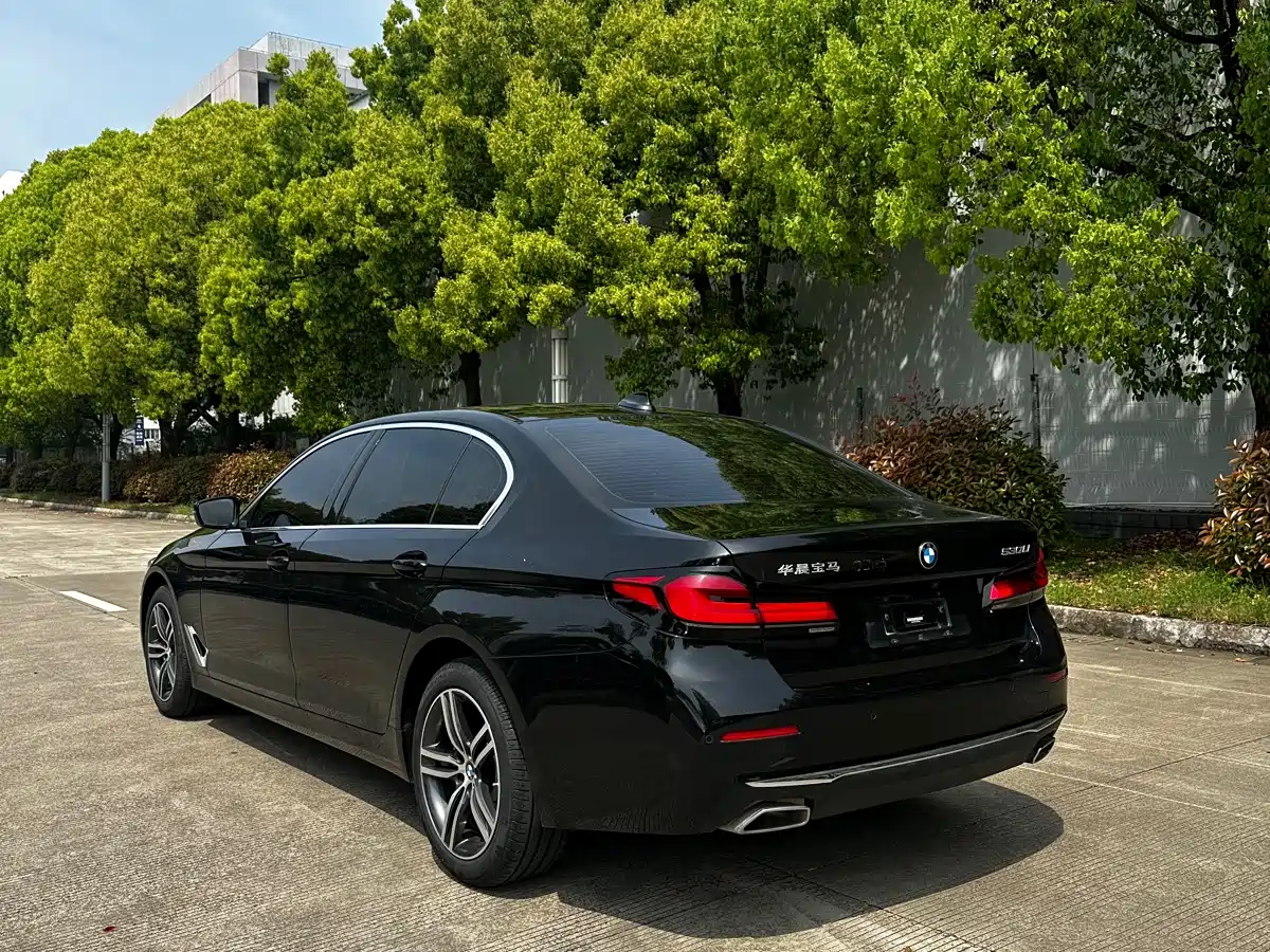 BMW 5 Series 2023 530Li Leading M Sport Package фото 5