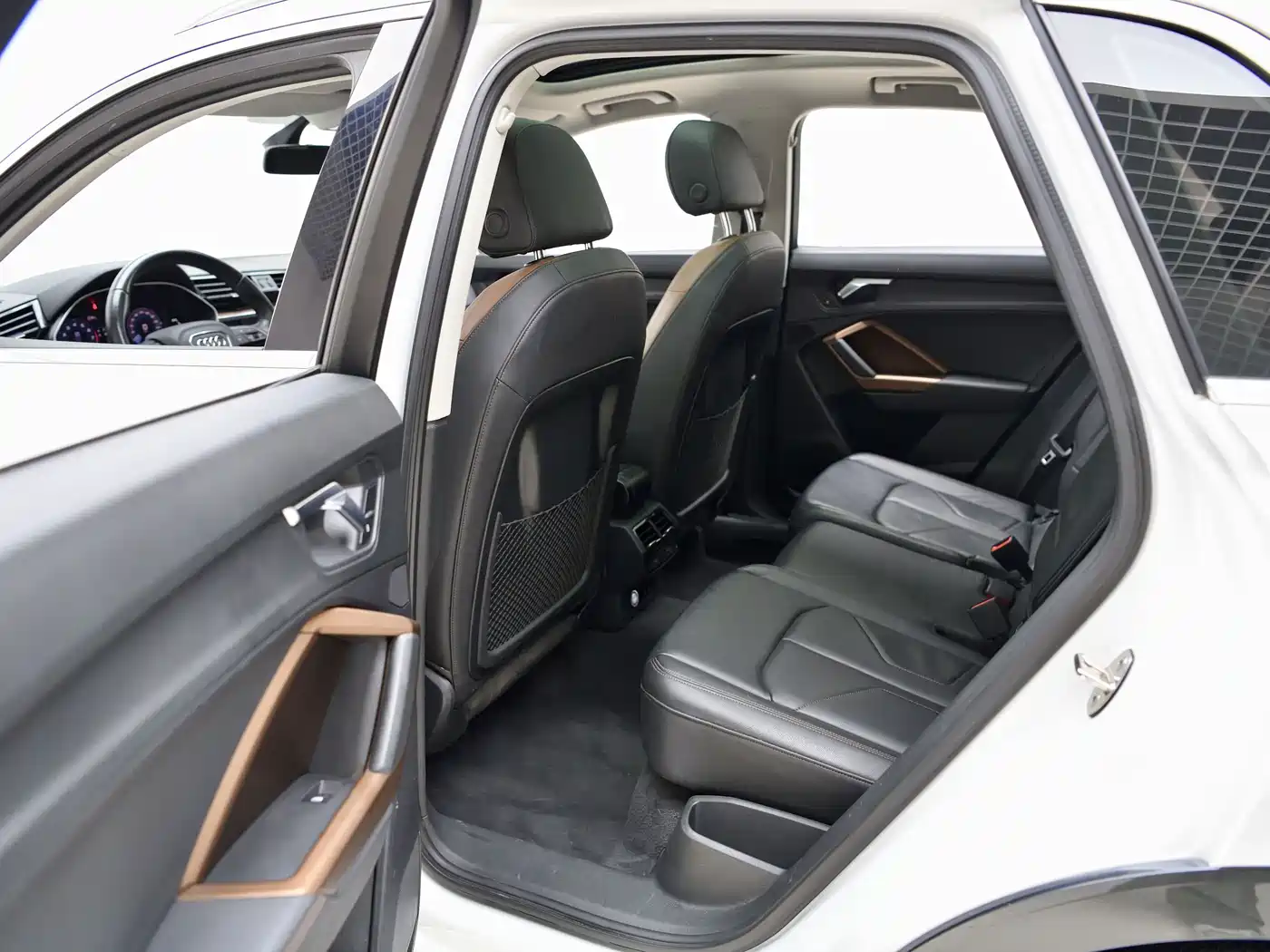 Фото 8 - Audi Q3