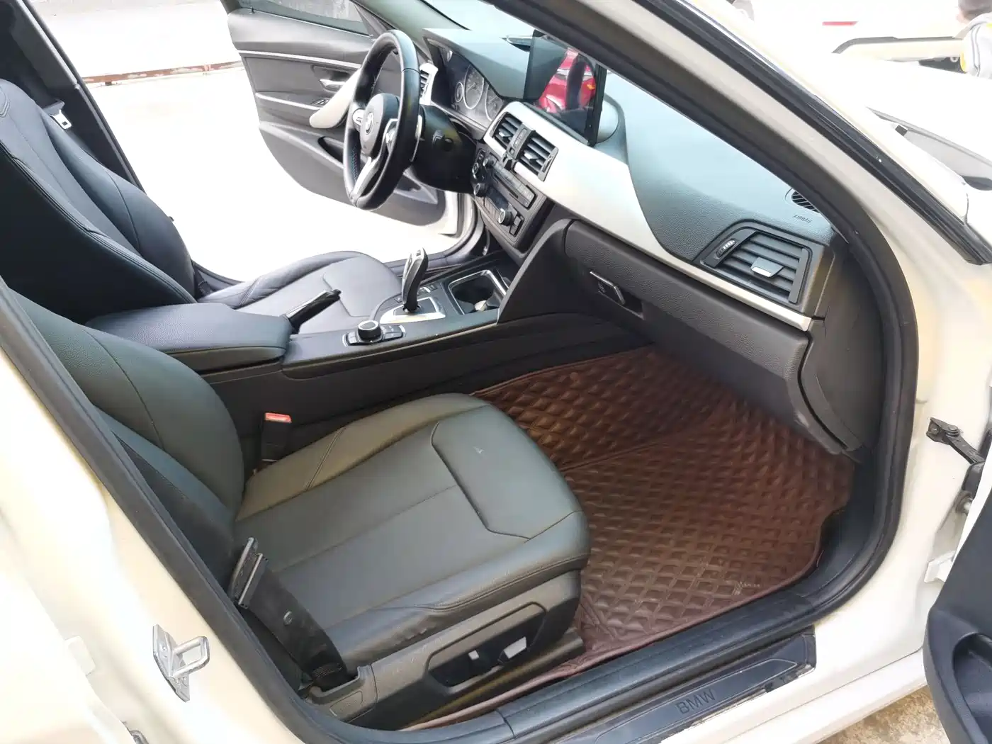 BMW 3 Series 2014 320Li Fashion фото 9