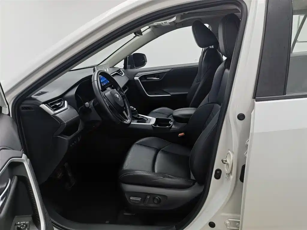 Toyota Wildlander 2022 2.0L CVT FWD Luxury PLUS Edition фото 10